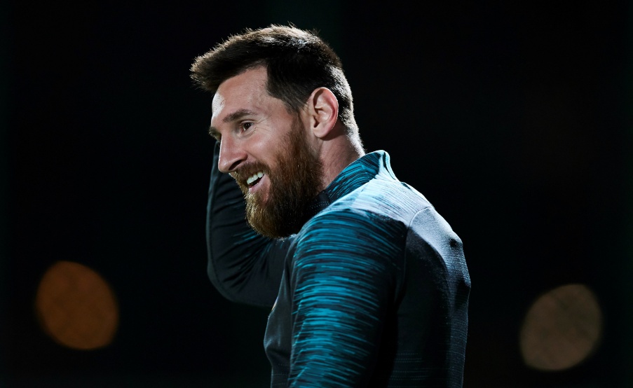Lionel Messi sonríe en la práctica de Barcelona(EFE)