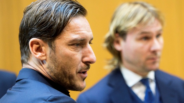 Totti avisó que está tras los pasos de un jugador argentino. Foto: EFE