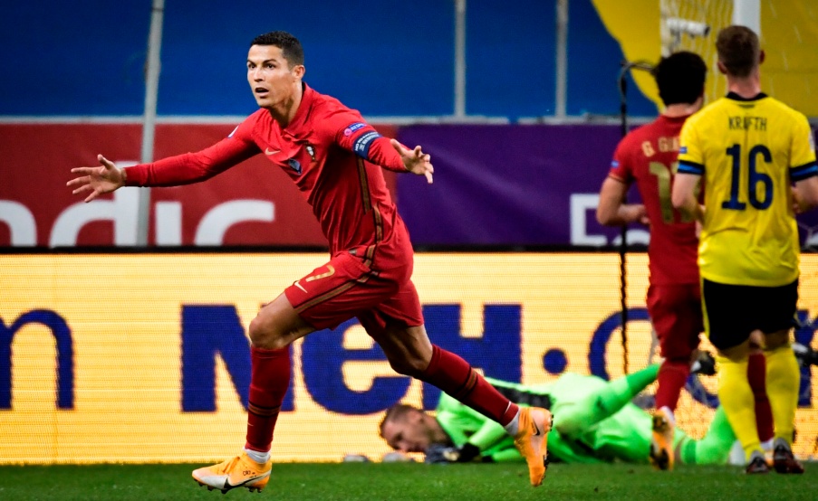Cristiano Ronaldo metió dos golazos y volvió a ser la figura de Portugal(EFE, EPA/TT NEWS AGENCY)