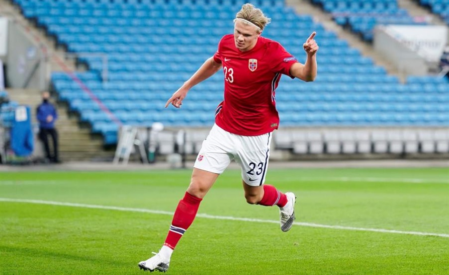 Erling Haaland metió tres goles para Noruega(EFE)