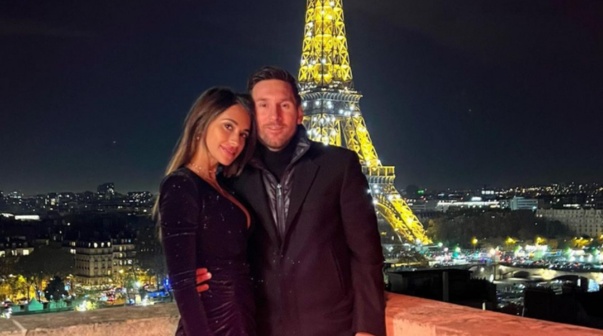 Lionel Messi y Antonela Roccuzzo, en París y con la Torre Eiffel