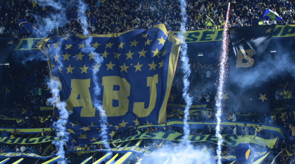 Jugó en Boca, ganó la Champions League y anunció su retiro
