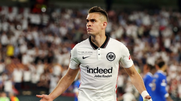 Revelan la respuesta final de Frankfurt por el futuro de Borré