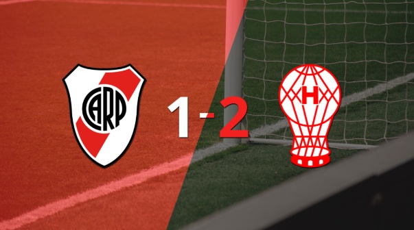 Huracán superó 2-1 a River Plate como visitante