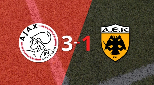Doblete de Chuba Akpom en el triunfo 3-1 de Ajax frente a AEK