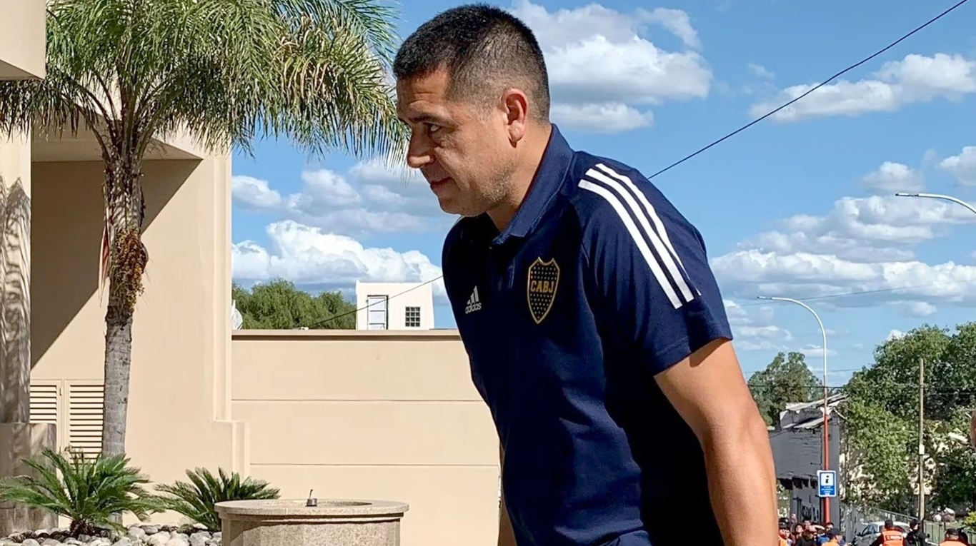 Juan Román Riquelme, atento en Boca.