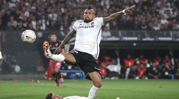 Futbol, Colo Colo vs River Plate.Cuartos de Final, Copa Libertadores 2024.El jugador de Colo Colo Arturo Vidal es fotografiado contra River Plate durante el partido de copa libertadores disputado en el estadio Monumental en Santiago, Chile.17/09/2024Jonnathan Oyarzun/PhotosportFootball, Colo Colo vs River Plate.Quarter finals, Copa Libertadores 2024.Colo Colo's player Arturo Vidal is pictured against River Plate during the copa libertadores match at the Monumental stadium in Santiago, Chile.17/09/2024Jonnathan Oyarzun/Photosport