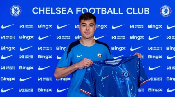 Sin lugar en Chelsea, Anselmino podría marcharse a otro campeón de Europa
