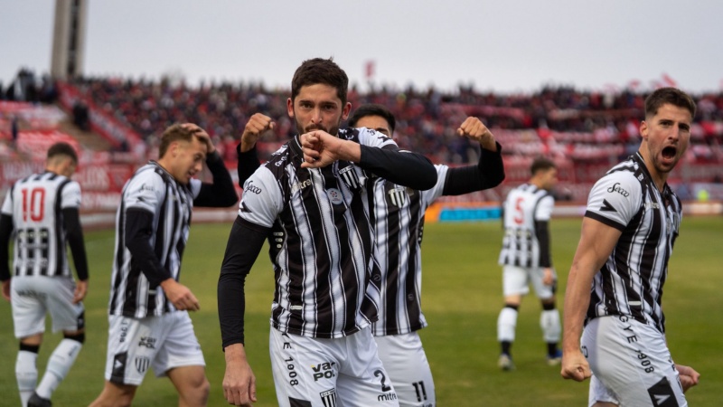 Imanol González centró desde la línea del fondo, tras un rebote proveniente de un córner, y Mondino empujó la pelota para abrir el marcador.&nbsp;