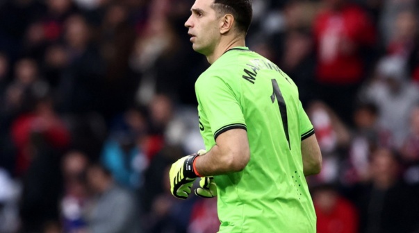 ¿Vuelve Dibu Martínez a ser titular en Aston Villa? Esto dijo su DT