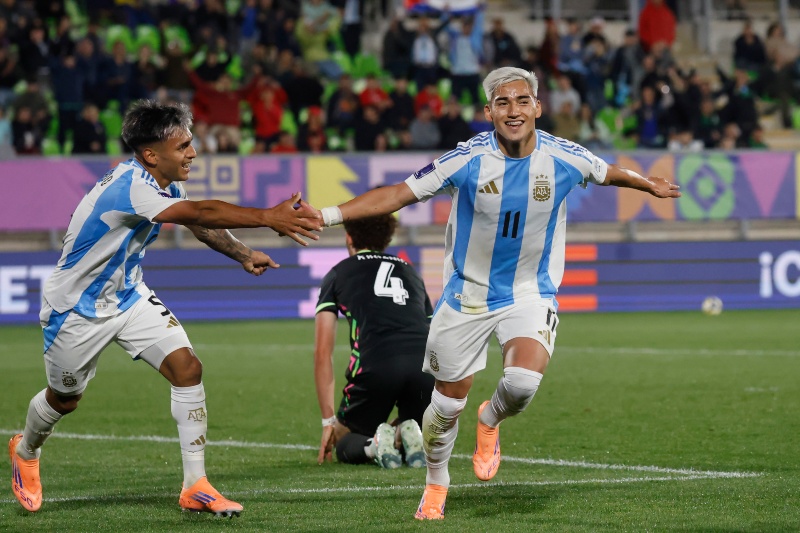 Ian Subiabre, joya de River, categórico con Delgado, su par en Boca