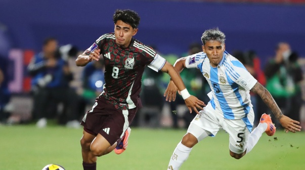 Futbol, Mexico vs Argentina.
Mundial sub 20, Chile 2025.
El jugador de Mexico Elias Montiel es fotografiado durante un partido de cuartos de final del mundial sub 20 contra Argentina disputado en el estadio Nacional de Santiago, Chile.
11/10/2025
Jonnathan Oyarzun/Photosport
Football, Mexico vs Argentina.
U-20 World Cup Championship.
Mexico’s player Elias Montiel is pictured during a quarterfinal match of the U-20 World Cup against Argentina at the Nacional stadium in Santiago, Chile.
11/10/2025
Jonnathan Oyarzun/Photosport
