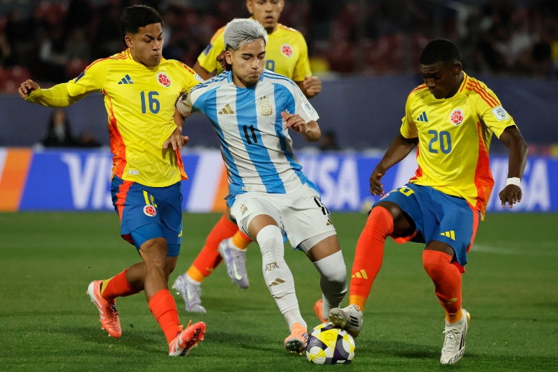 El DT de Colombia, caliente tras caer con la Selección Argentina Sub 20