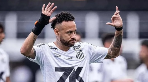 Neymar volvió a jugar con el Santos tras su lesión