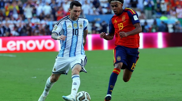 Lionel Messi of Argentina (L) and Lamine Yamal of Spain in action during the FIFA World Cup 2026 final match Spain against Argentina, in New Jersey, USA, 19 July 2026.
