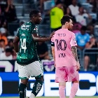 Lionel Messi y Johan Romaña en el partido entre Inter Miami y León por la Leagues Cup